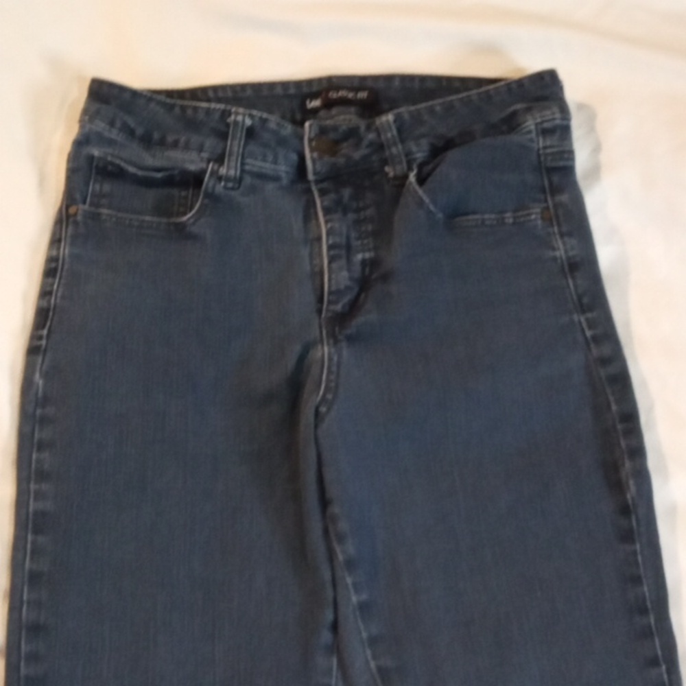 3/$25 Lee Blue Straight Leg Jeans Classic Style - Picture 2 of 9